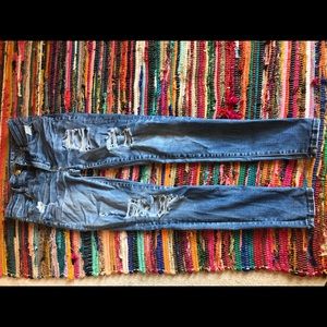 Distressed/ripped denim from american eagle 🦅